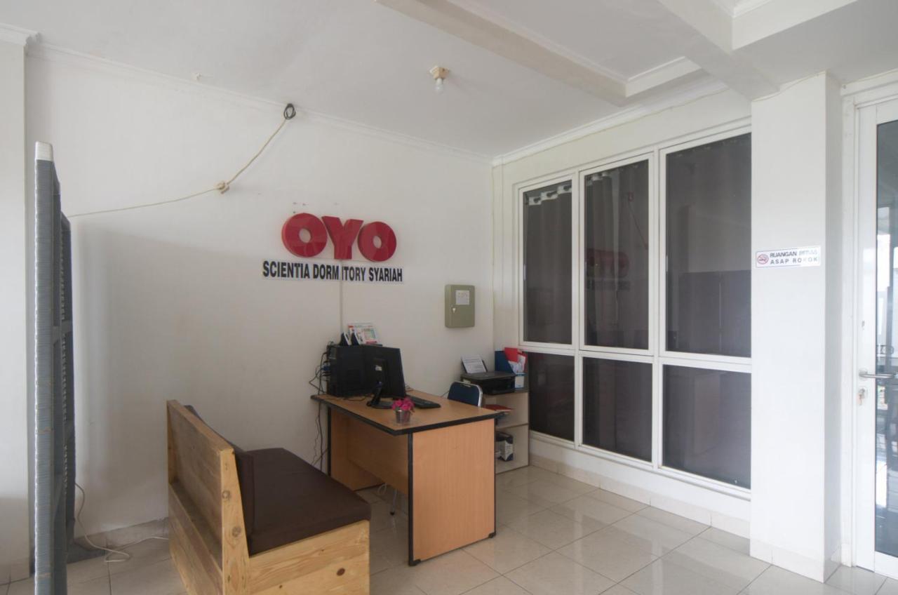 Oyo 3049 Scientia Dormitory Syariah Tangerang Exterior foto
