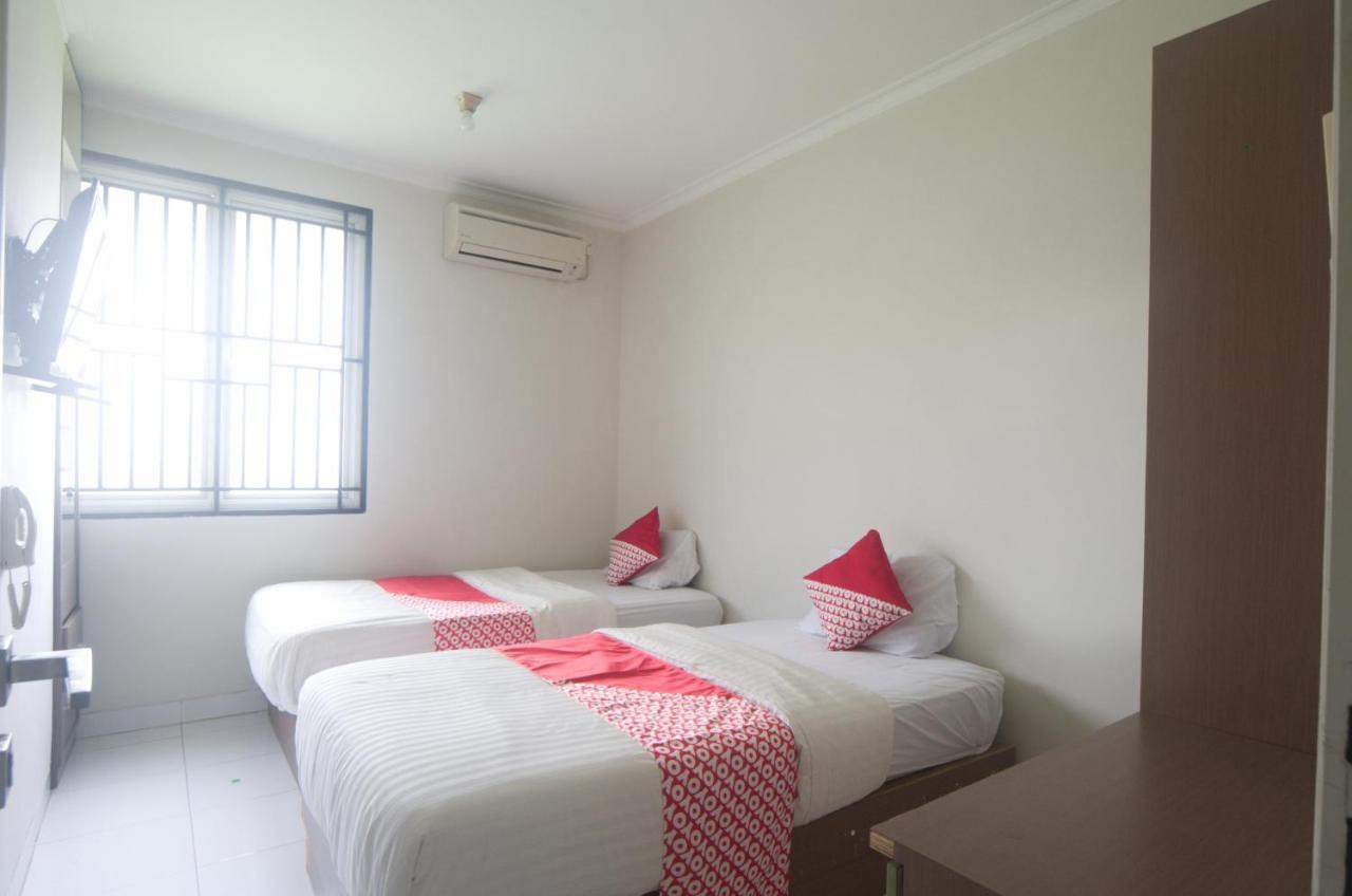 Oyo 3049 Scientia Dormitory Syariah Tangerang Exterior foto